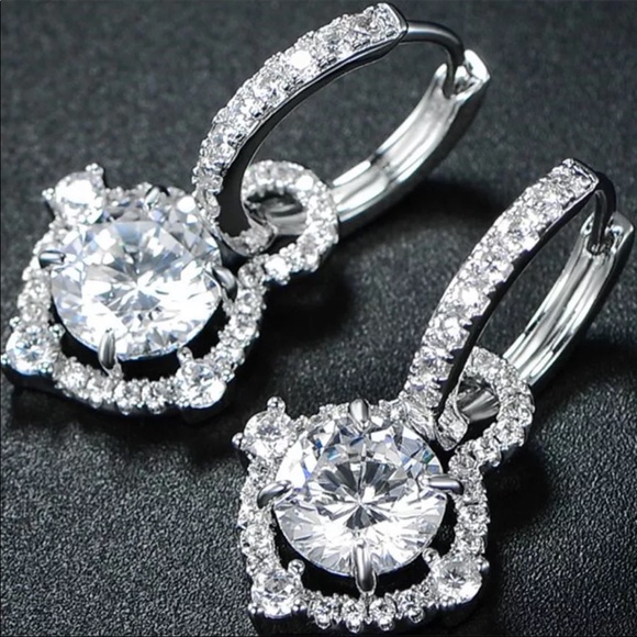 Jewelry - *NEW*Luxury Silver Diamond  stud Earrings